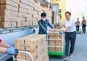 만점 기원...서거석 교육감 수능 시험지 운반